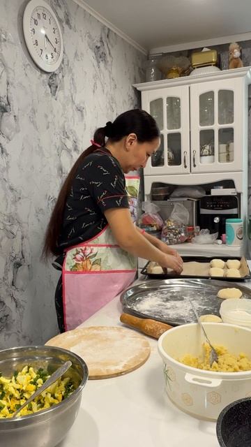 Приготовила для семьи пирожки