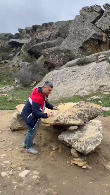 Гавал Даш — Камень-Бубен в Гобустане 🪨🥁