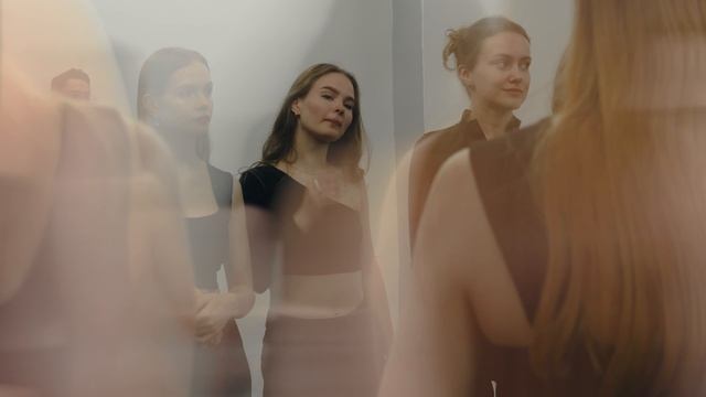 Финалистки конкурса СПбГУПТД «Мисс Университет 2024» на мастер-классе по фотопозированию