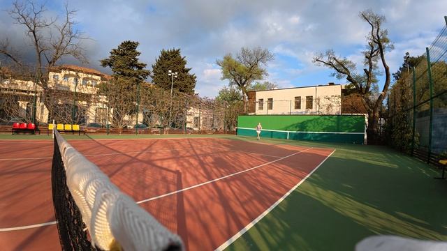 Большой теннис на корте Приморья в Геленджике, играю с Игорем Довганем
