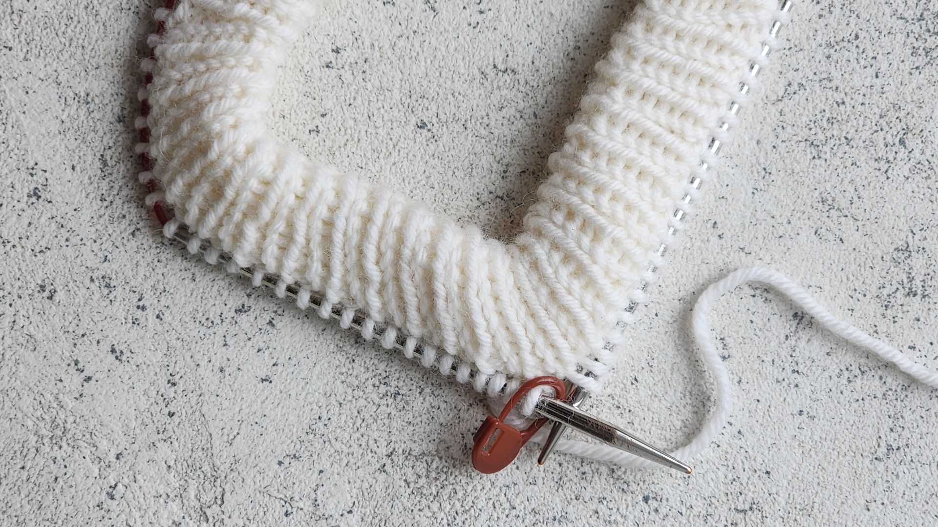 Расставляем маркеры на штаны/шорты Love