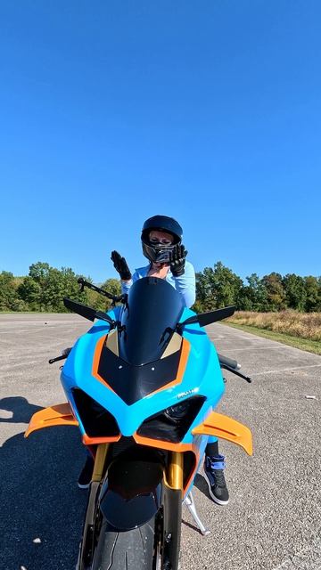 Катя Алмаз мото девушка на Дукати Ламборгини