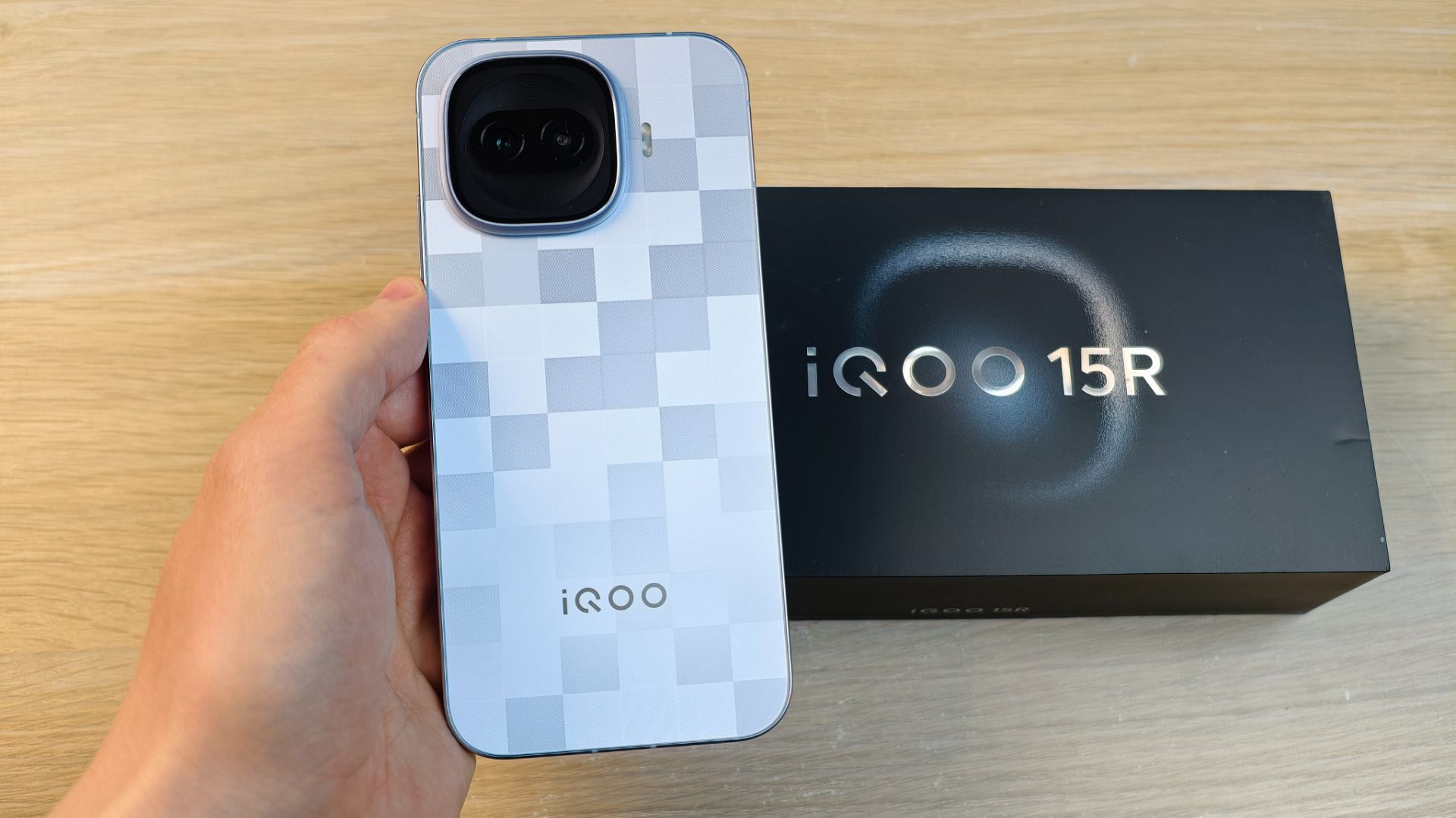 IQOO 15R - ПРЕДФЛАГМАН С ПРИЯТНЫМИ ХАРАКЕТРИСТИКАМИ!