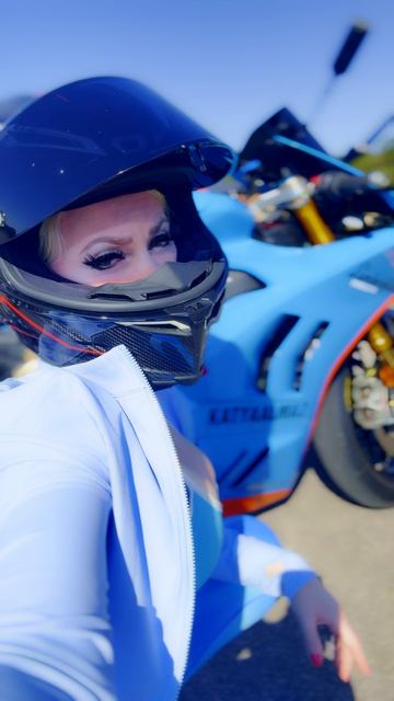 Катя Алмаз мото девушка на Дукати Ламборгини