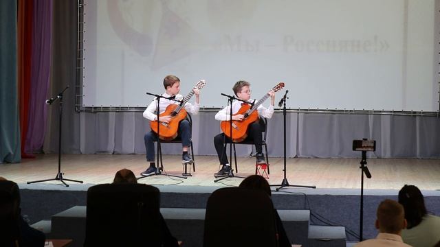 Дуэт: Воронцов Игорь, Рогачёв Дмитрий (гитара).