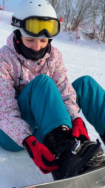 Склоны, снег, спуск за спуском… А главное, те, кто рядом⛷️ А с кем вы проводите отдых на горнолыжке?