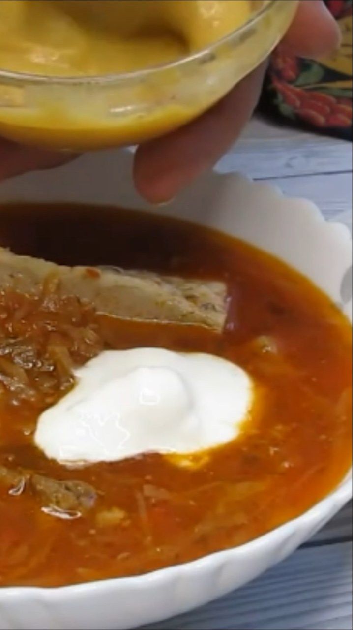 Самый вкусный борщ готовим и горчицу сами  за пять минут. Другого борща просто не хочу.