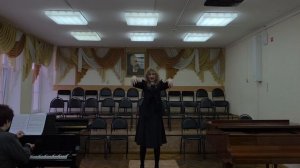 Глухова Л. - дирижирование  С. Благообразов "Над рекой Днепром"