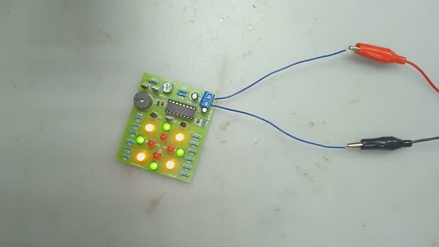 Бесполезная пищалка из китайского набора.