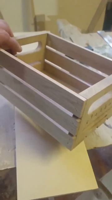 Сейчас в производстве у нас вот такие ящики из дуба