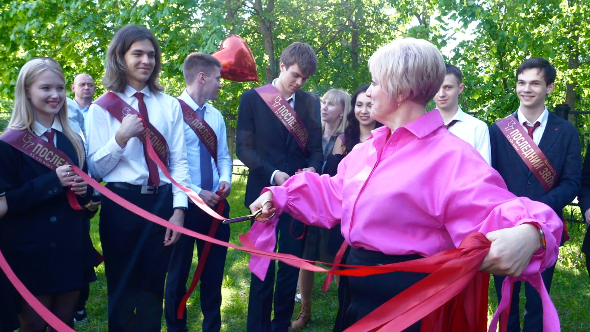 Топ ролик в тренде среди выпускников - Доброго пути желаю - от старшеклассников учителю