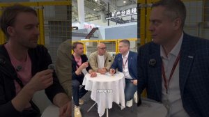 На Xiamen Stone Fair 2026, обсуждаем выставку с Юсса-Гран