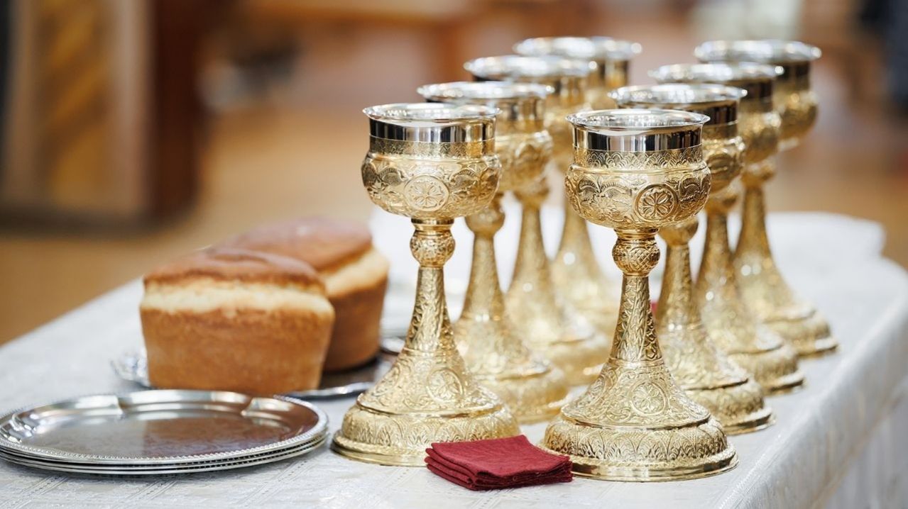 Вкушать вечерю Господню.