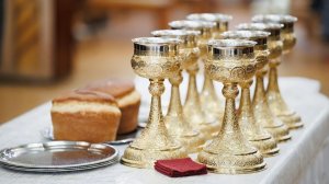 Вкушать вечерю Господню.