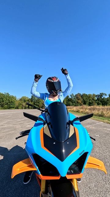 Катя Алмаз мото девушка на Дукати Ламборгини