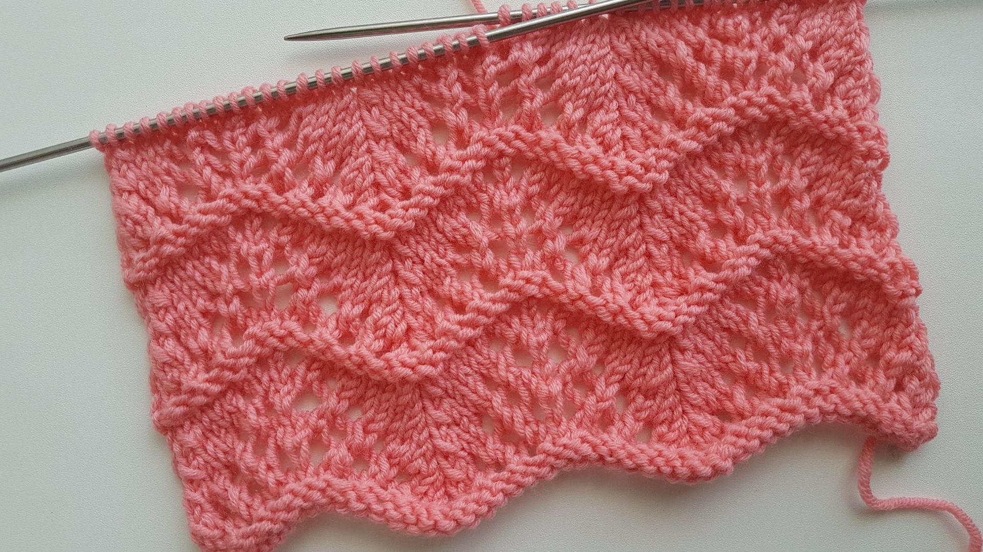 🌊 Ажурные волны спицами: Ритмичный узор для лёгких и женственных вещей 🌊