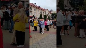 ,,По дороге одной, но в разные стороны...,,