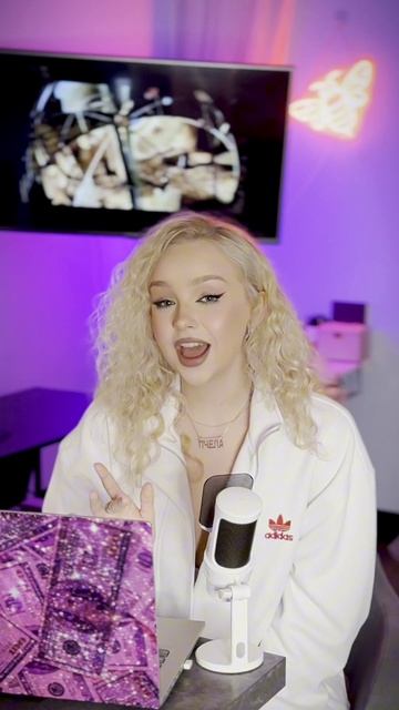 Ну что ж, у нас воскресенье, а это значит — время самых оригинальных кавер-хитов на мировые шедевры.