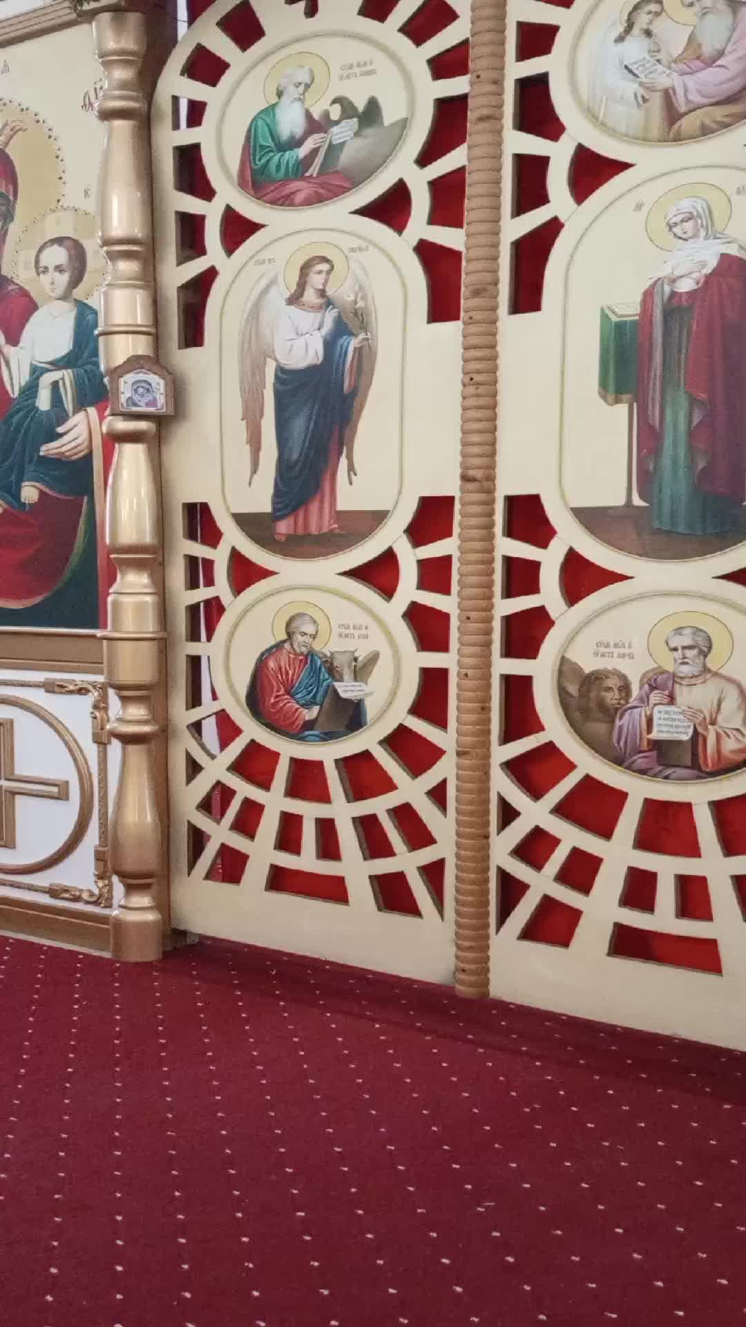 Божественная служба в храме Святой Троицы