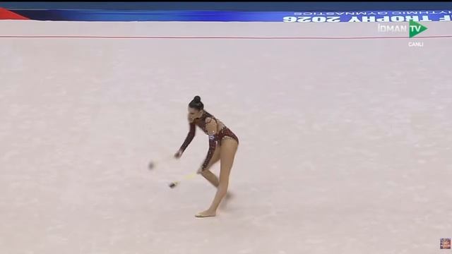 Выступление Алины Гарнасько на кубке мира 2026 с булавами