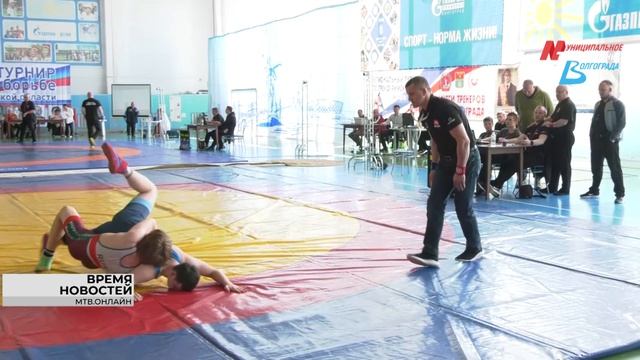 Более 200 спортсменов сразились за звание лучшего в турнире по греко-римской борьбе в Волгограде