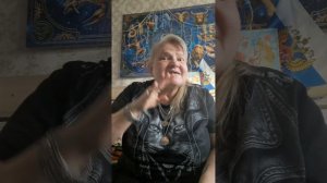 Игорь тигров утбук - он блогер грубо матом клетева народ по 5 человеку 🤦 !