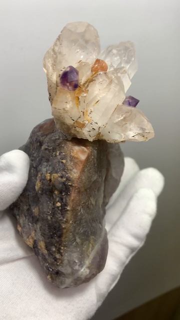 Композиция кристаллов и камней