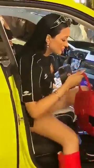 Работницы Монакойской швейной фабрики едут на работу.