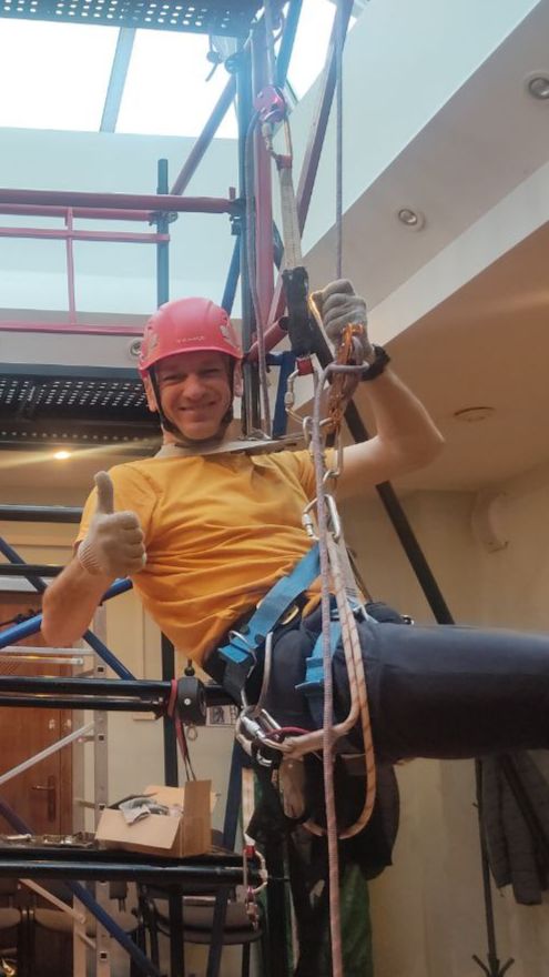 Успешное завершение курсов по промышленному альпинизму в Москве