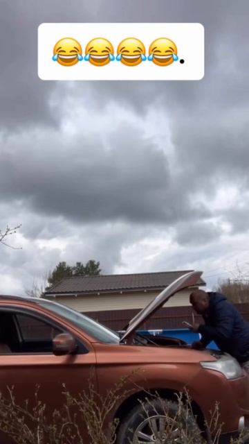 От страха даже телефон разбил.