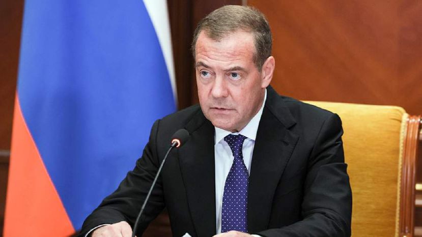 Медведев указал на борьбу России с не желающими ее существования странами