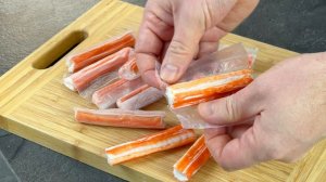 Все добавляют в салат Крабовые палочки, а я МАРИНУЮ - получается закуска, которую сметают первой!