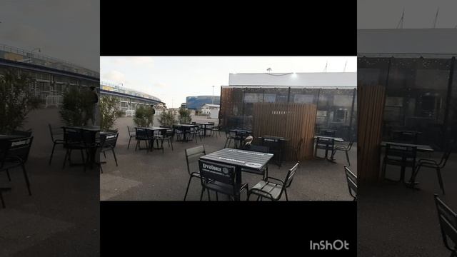 Где крошки от посетителей?