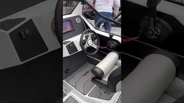 YAVA XXL HT - новая модель завода VBOATS