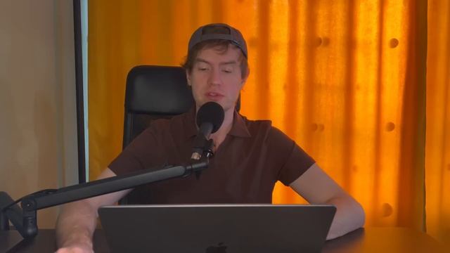 Сережа — настоящий мужчина! И «эту» кормит, и коммуналку оплачивает! Нахваливала свекровь сына.