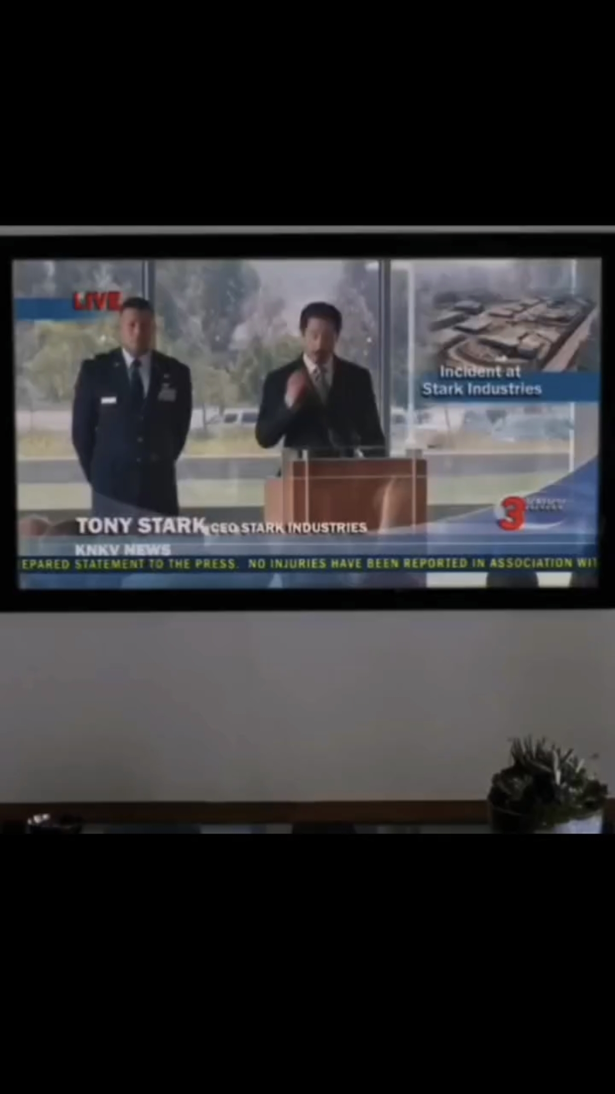 Тони Старк признается что он железный человек(эдит)