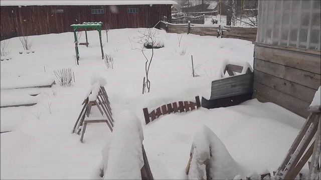 И снова у нас зима, снег валит и валит