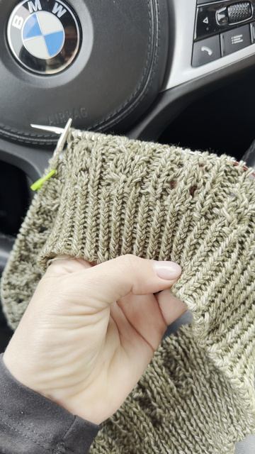 Начала новый джемпер