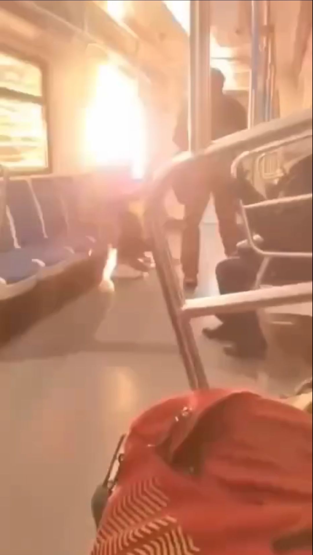 Сход поезда и замыкание контактного рельса с кузовом подвижного состава. 21.04.2026 Московское метро