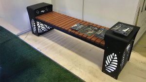 Скамейка стальная «Полтава» с зарядкой для телефонов на выставке Импортозамещение. Сделано в России