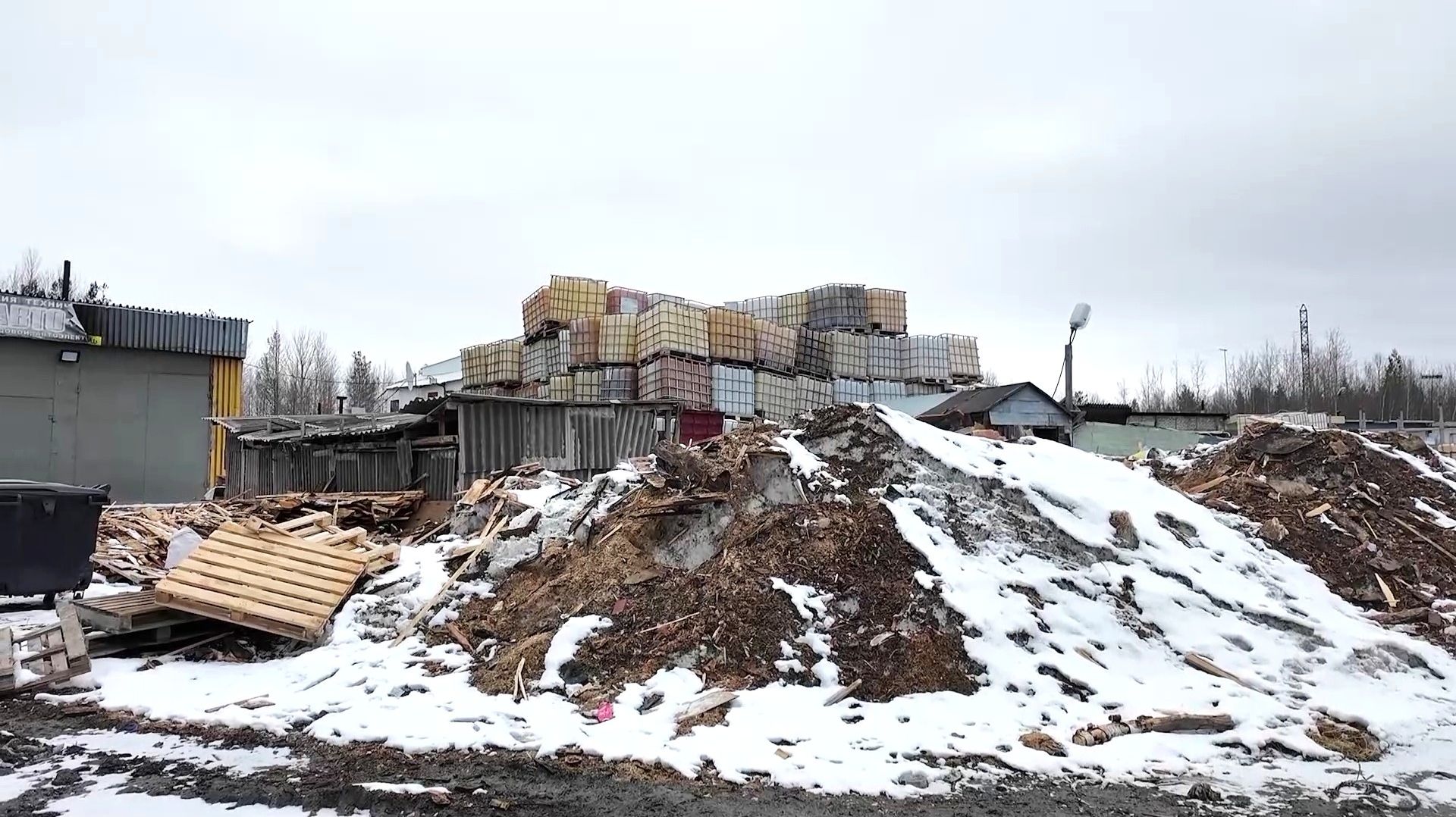 В Пыть-Яхе обнаружен опасный слив химреагентов