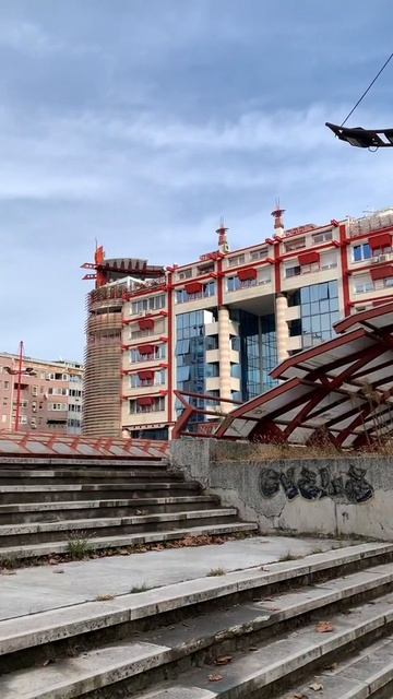 Странное жилое сооуружение.