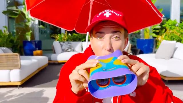 Влад и Ники показывают правила безопасности в бассейне