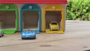 Для детей.  Паровозик Томас и его друзья! Играем паровозиками.