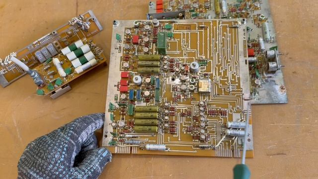 В разборе ИЗМЕРИТЕЛЬ МОДУЛЯЦИИ СК3-46 (1988г)