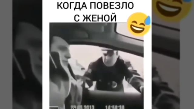 Гаишник всё  понял. Зря мужик её с метлы снял.