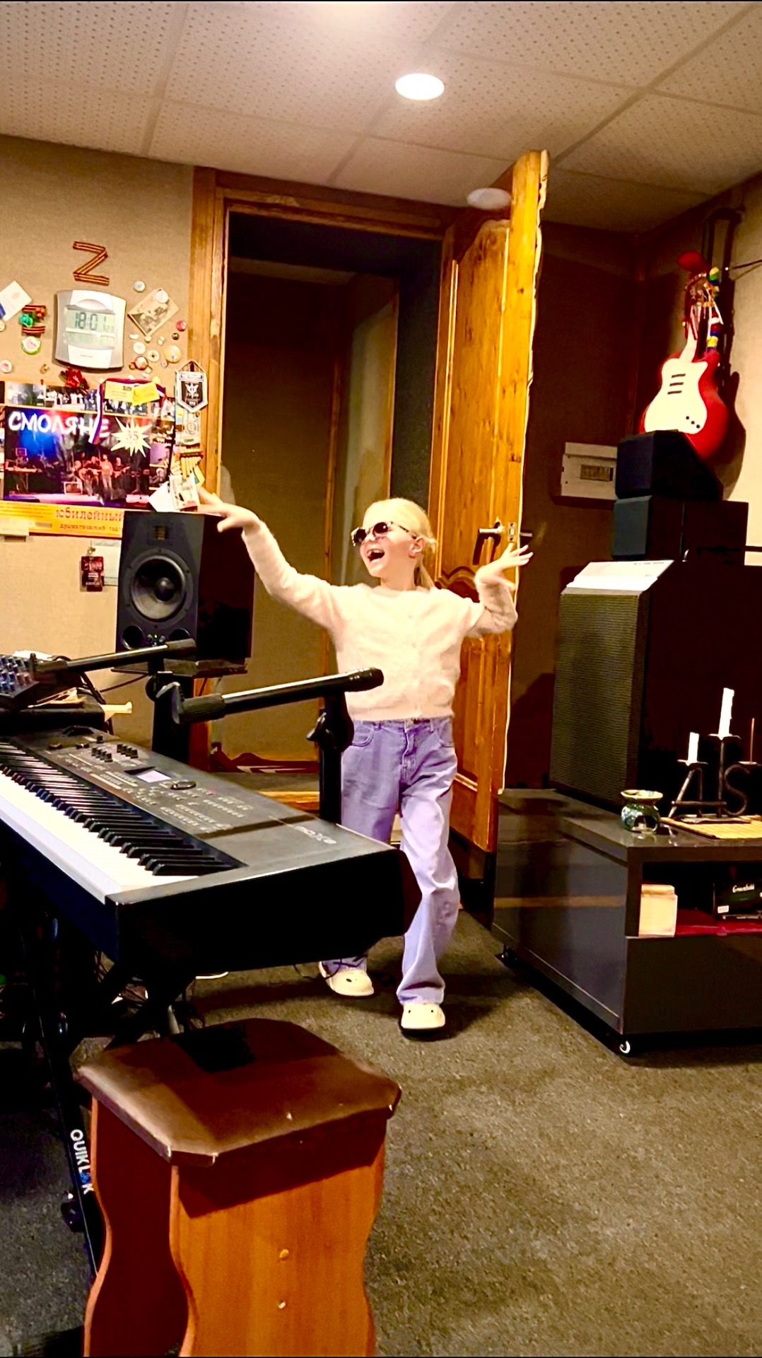 Мила Васильева,записали новую песню. Эй,диджей