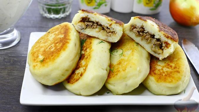 КАРТОФЕЛЬНЫЕ ЗРАЗЫ С ГРИБАМИ И МЯСНЫМ ФАРШЕМ