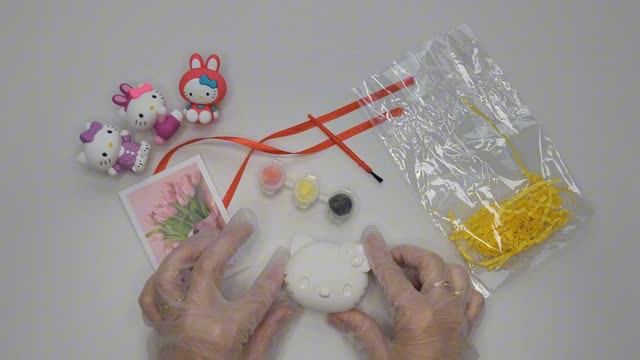 Раскрашиваем Hello Kitty. Творческое видео для детей.