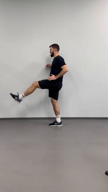 Мах вперед движение от колена